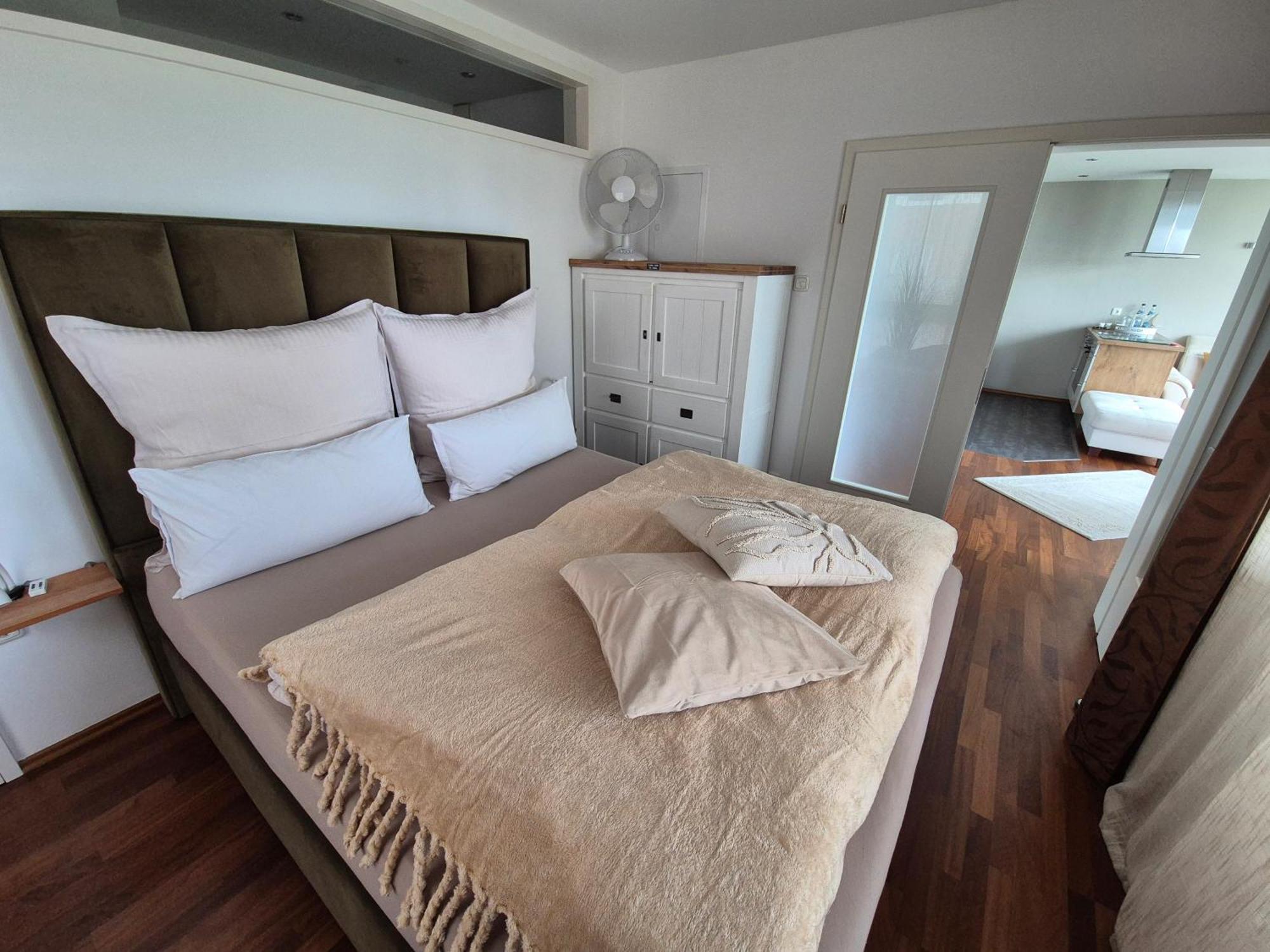 "Myharbourfront", Luxurioeses Wohnen An Der Hafenmole Apartment รอสต็อค ภายนอก รูปภาพ